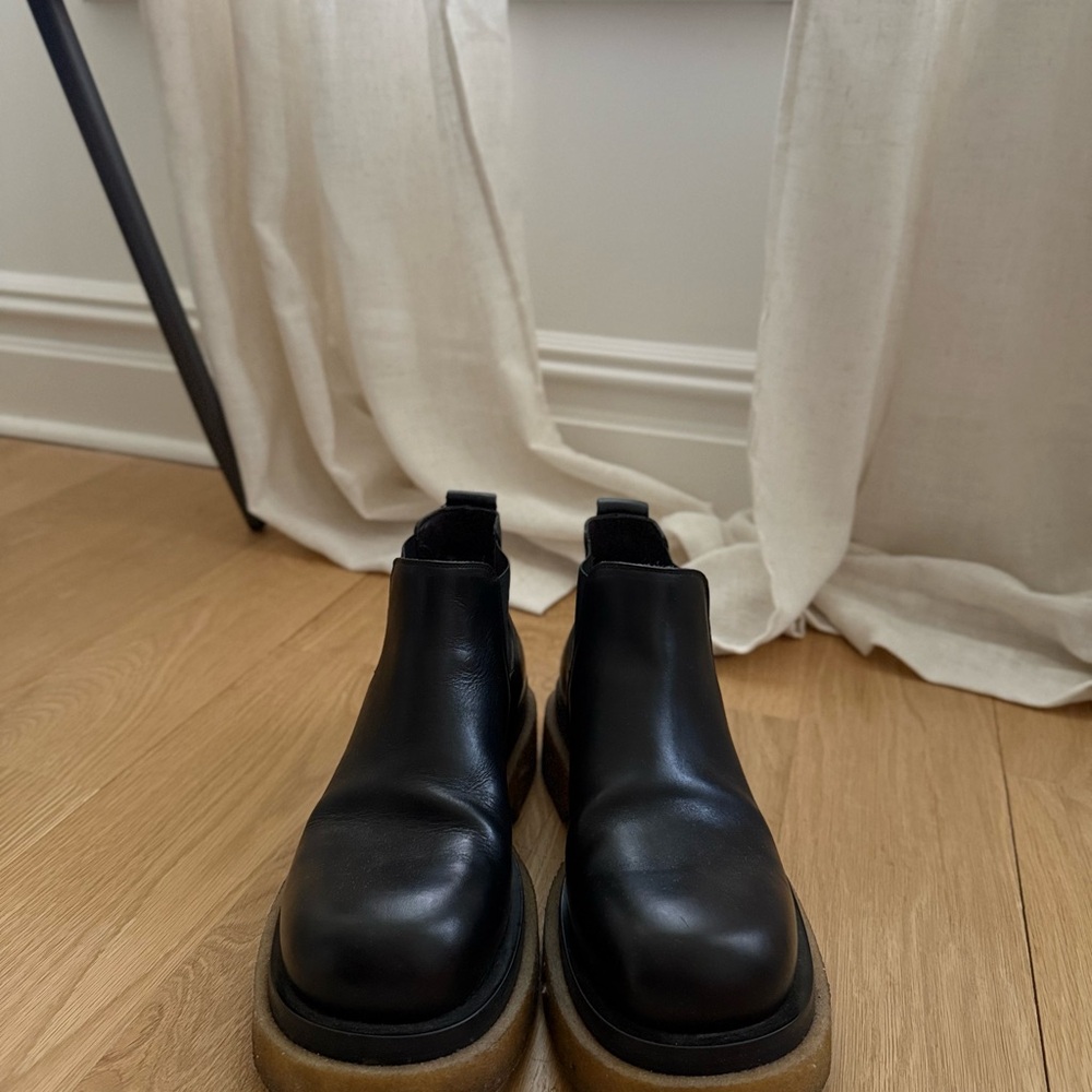 Bottega Venetta Men Black Chelsea Boots